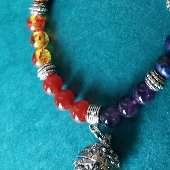 2/10$ NWT 7 chakra colored aromatherapy braclelet - Picture 3 of 3